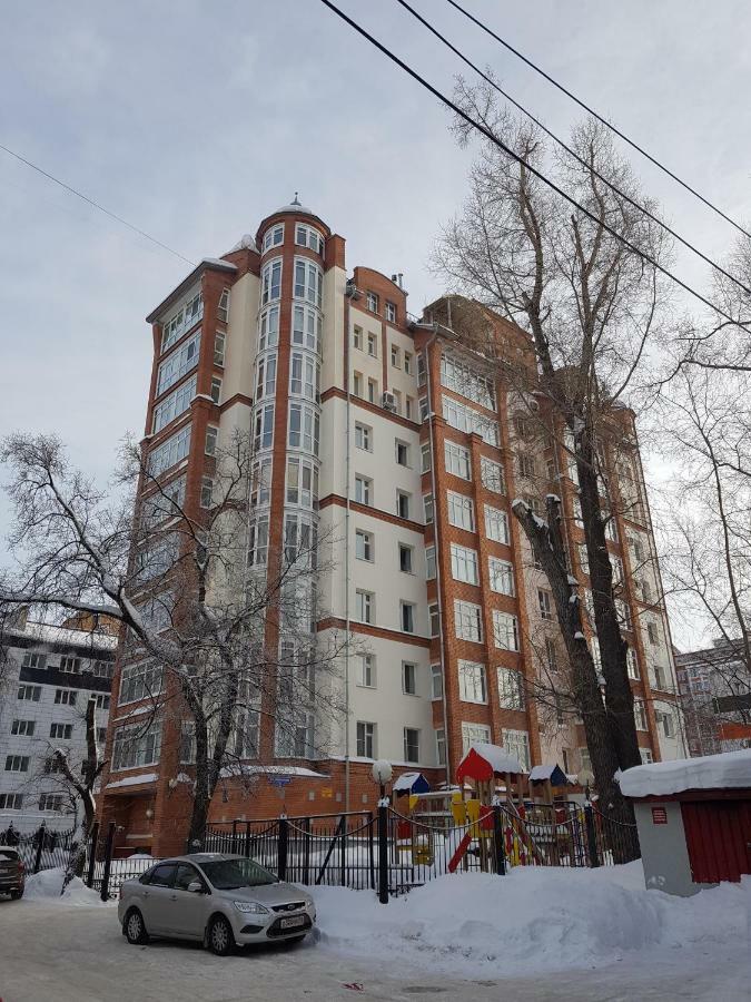 Apartament Petrovskie On Kartashova 3 Lejlighed Tomsk Eksteriør billede